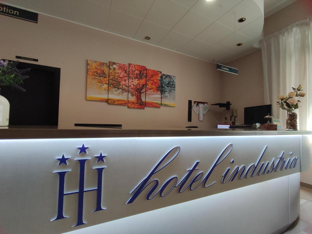 Hotel Industria Бреша Екстериор снимка