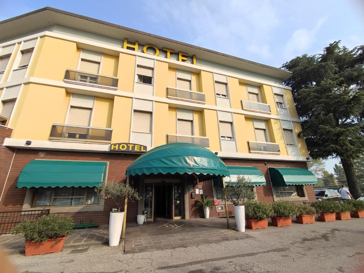 Hotel Industria Бреша Екстериор снимка