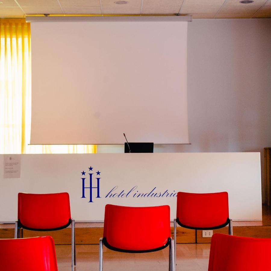 Hotel Industria Бреша Екстериор снимка