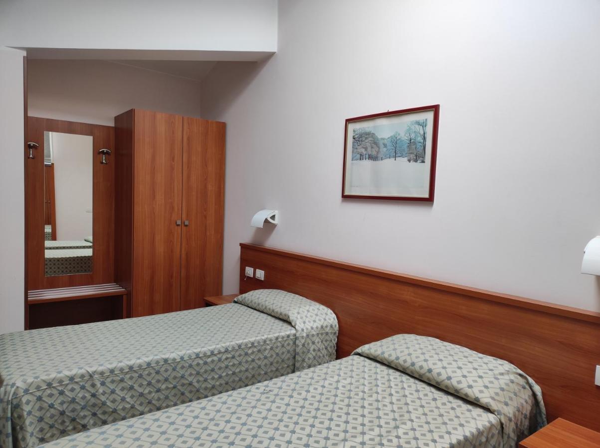 Hotel Industria Бреша Екстериор снимка