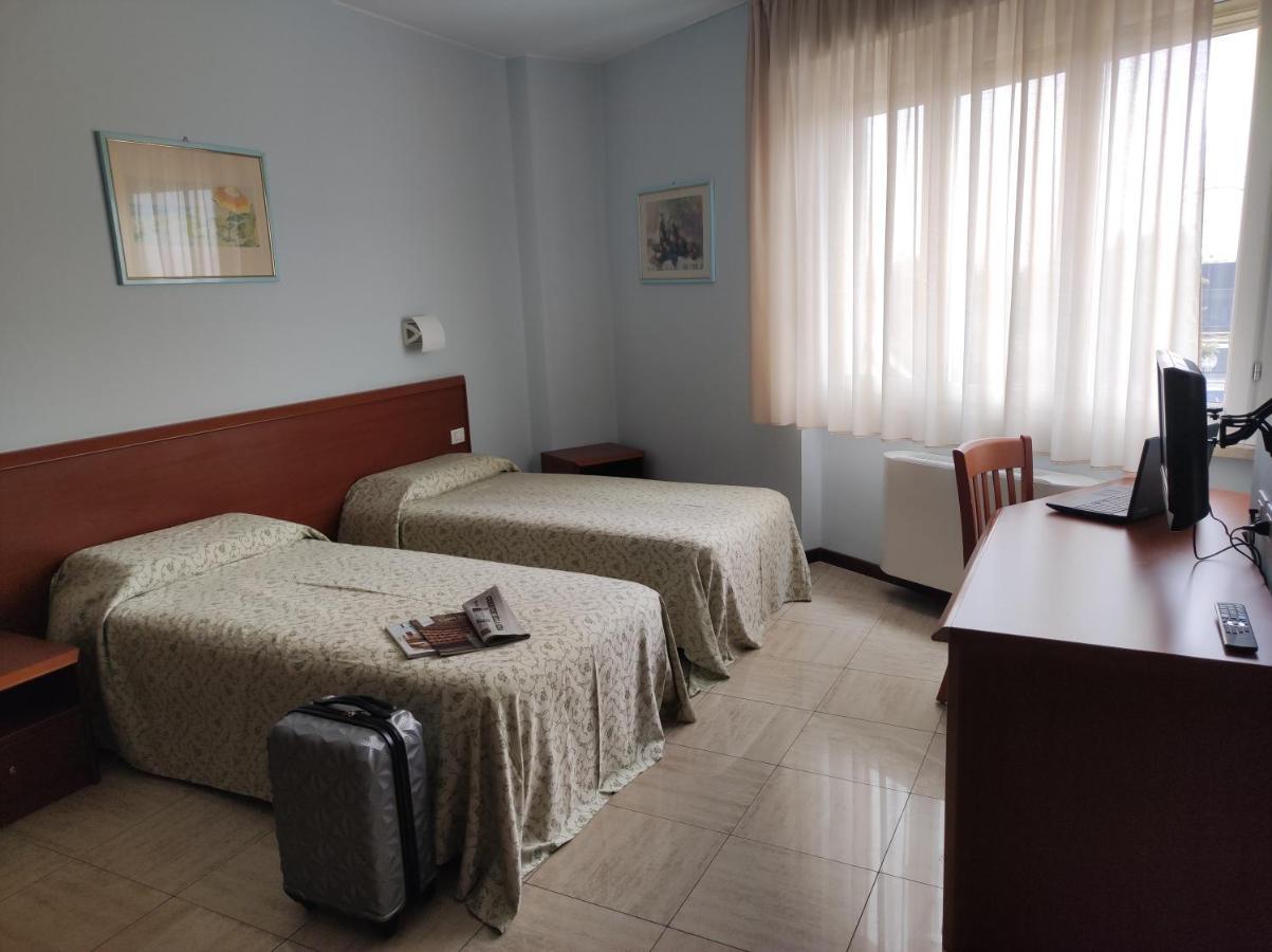 Hotel Industria Бреша Екстериор снимка