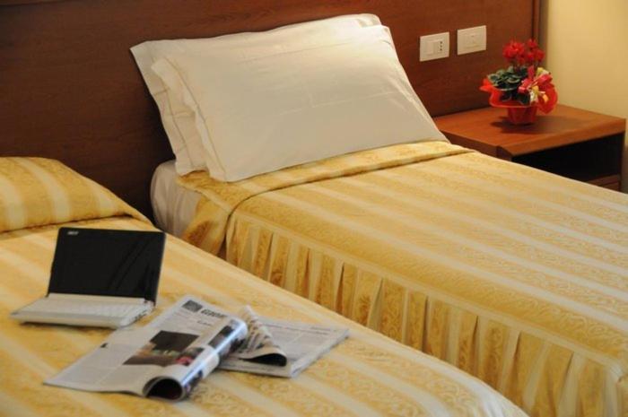 Hotel Industria Бреша Екстериор снимка